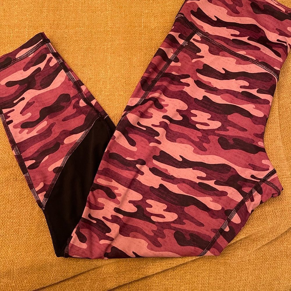 XERSION workout tights camo BURGUNDY print sz L